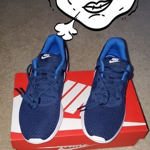 Nike Tanjun